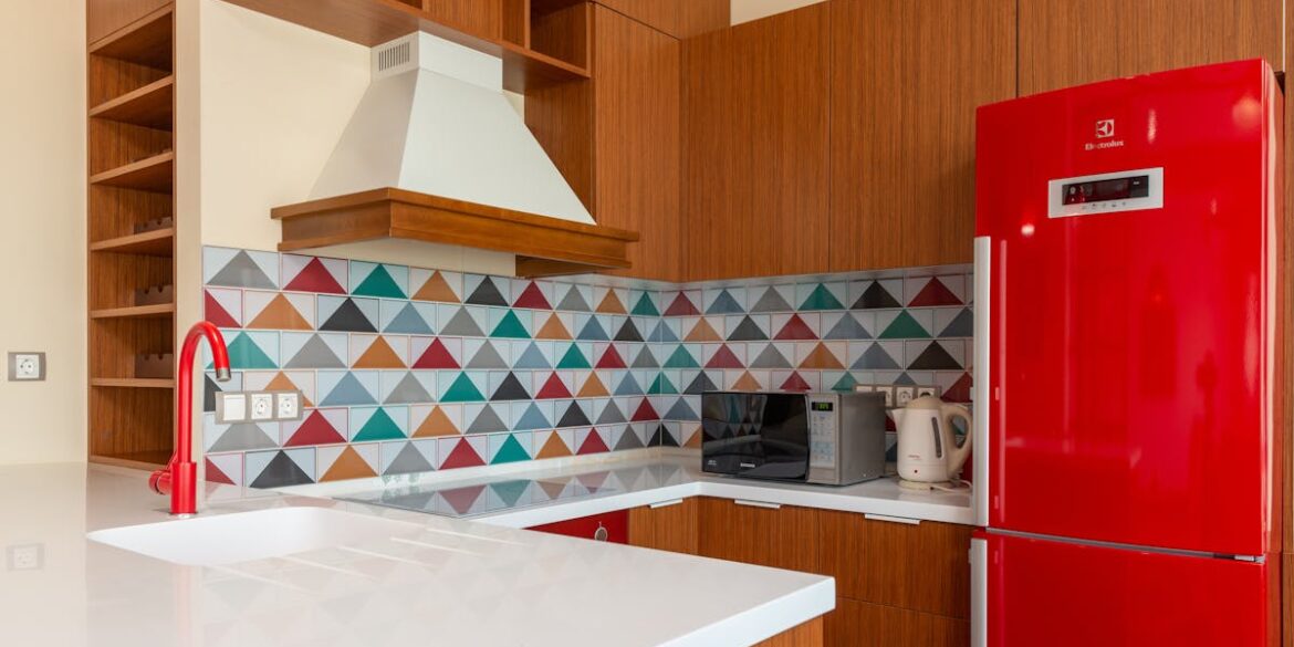 Szafka–spiżarnia chłodzona pasywnie: domowa lodówka bez prądu na północnej ścianie